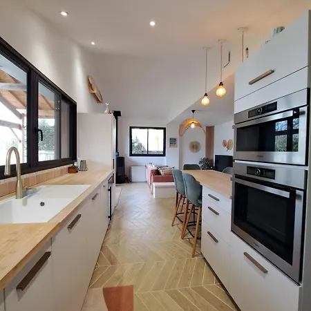 Maison Avec Dependance, Proche De La