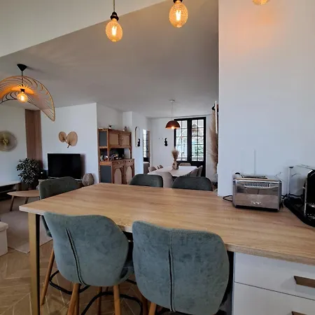 Maison Avec Dependance, Proche De La