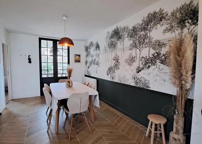 Maison Avec Dependance, Proche De La