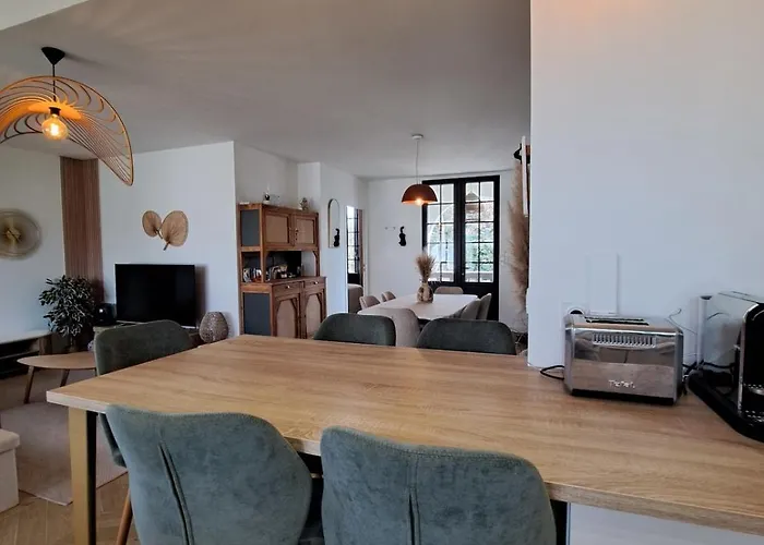 Maison Avec Dependance, Proche De La